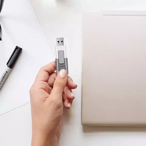 فلش مموری 64 گیگابایت Lexar مدل JumpDrive V100