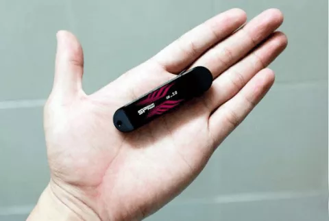 فلش مموری 16گیگابایت Silicon Power مدل BLAZE B10