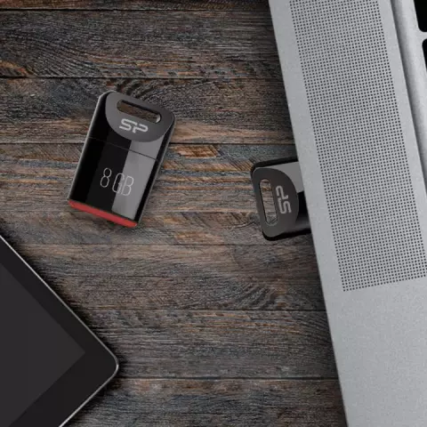 فلش مموری 8گیگابایت Silicon Power مدل TOUCH T06