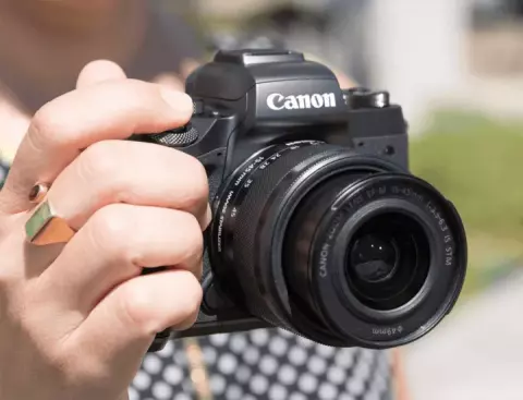 دوربین عکاسی بدون آینه CANON مدل EOS M5 با لنز 150-18 میلی متر