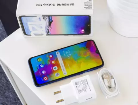 گوشی موبایل 32 گیگابایت Samsung مدل Galaxy M20