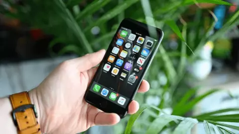 گوشی موبایل 64 گیگابایت Apple مدل  iPhone SE 2020