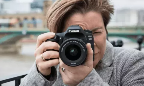 دوربین عکاسی Canon مدل EOS 80D  با لنز 135-18 میلی متری