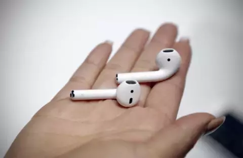 هدفون بی سیم Apple مدل AIRPODS2 با قابلیت شارژ بی سیم