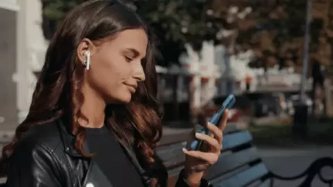 هدفون بی سیم Apple مدل AIRPODS2 با قابلیت شارژ بی سیم