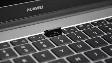 لپ تاپ 15.6 اینچ Huawei مدل MateBook D15