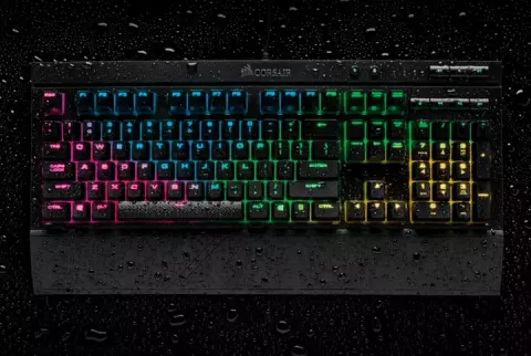 کیبورد سیمی CORSAIR مدل GAMING K68 RGB با سوییچ قرمز