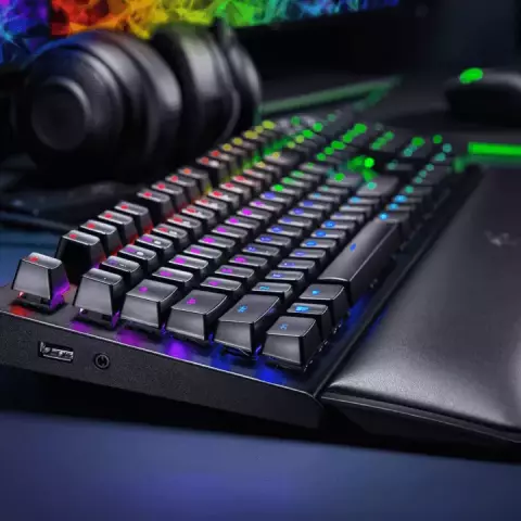 کیبورد سیمی گیمینگ Razer مدل BlackWidow Elite با سوییچ سبز