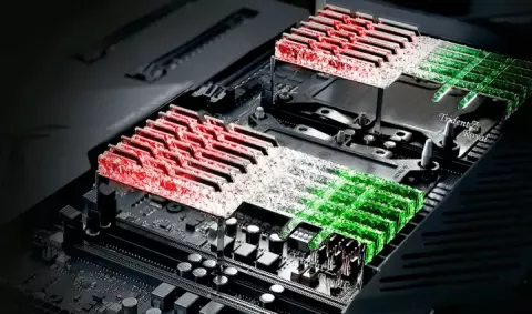 رم کامپیوتر 16 گیگابایت G.Skill مدل Trident Z Royal F4-4400C16D-16GTRS