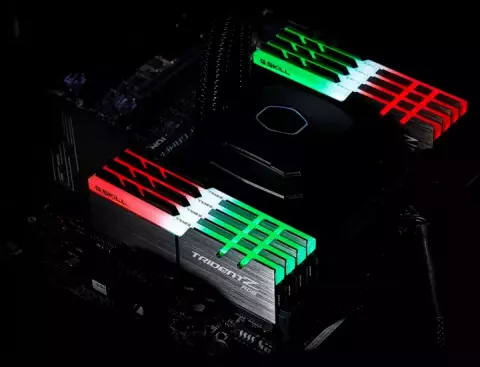رم کامپیوتر 32 گیگابایت DDR4 دو کاناله 3600 مگاهرتز G.Skill مدل TRIDENT Z RGB F4-3600C18D-32GTZR
