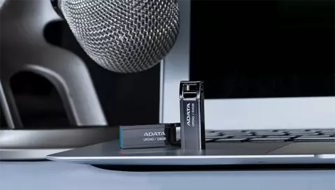 فلش مموری 32 گیگابایت Adata مدل Royal UR340