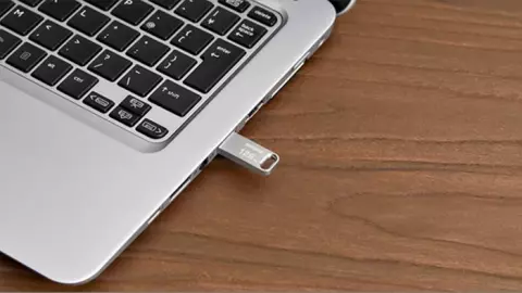 فلش مموری 16 گیگابایت KIOXIA مدل U366