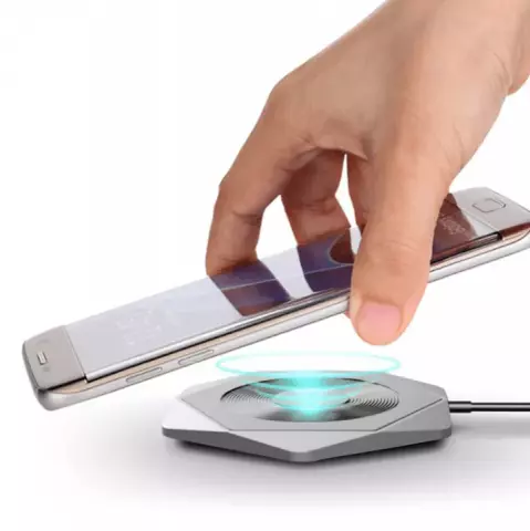 شارژر بی‌سیم Romoss مدل HEXA WF01
