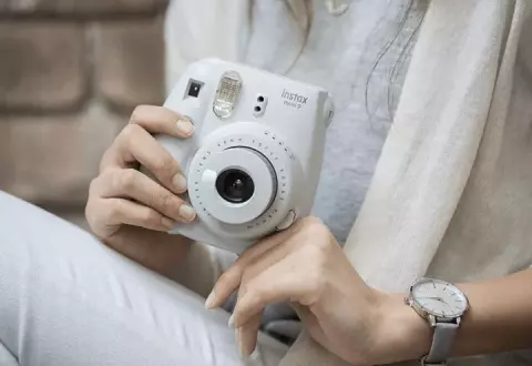 دوربین عکاسی چاپ سریع FUJIFILM مدل INSTAX MINI 9