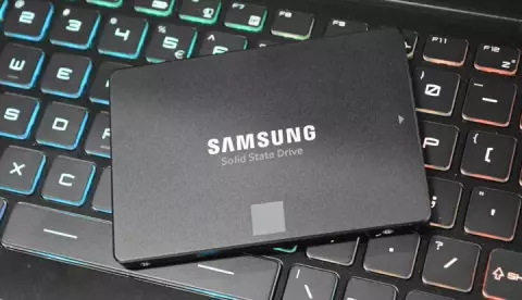 حافظه SSD اینترنال 250گیگابایت Samsung مدل 860 EVO