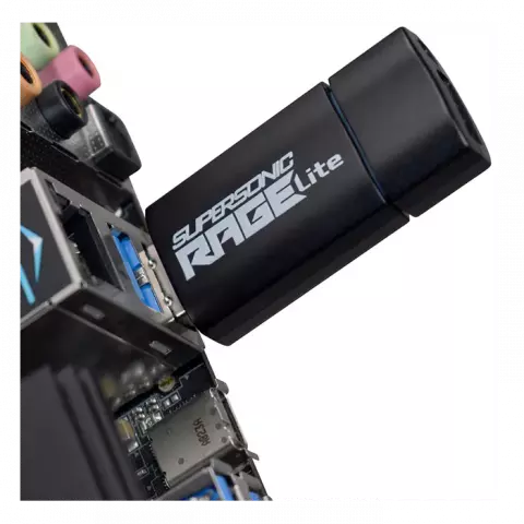 فلش مموری 32 گیگابایت Patriot مدل Supersonic Rage Lite