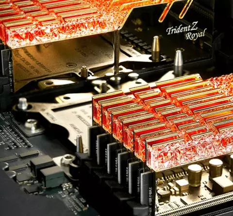 رم کامپیوتر 32 گیگابایت G.Skill مدل TRIDENT Z ROYAL F4-3000C16D-32GTRG