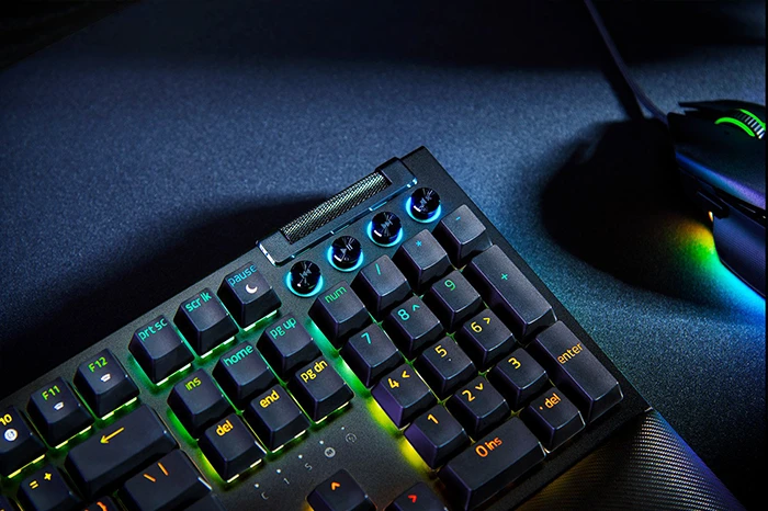 کیبورد سیمی مکانیکال گیمینگ Razer مدل BlackWidow V4 سوییچ سبز