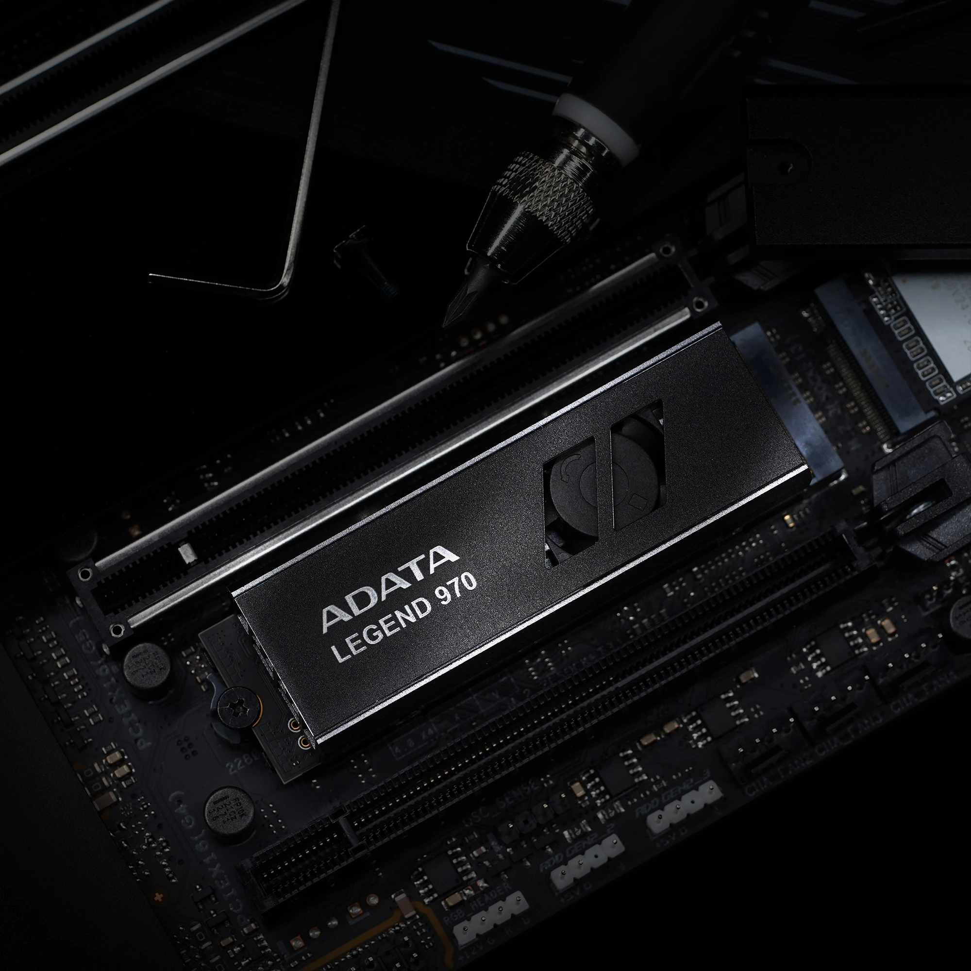 حافظه SSD اینترنال 1 ترابایت ADATA مدل LEGEND 970 NVME M.2‌ Heatsink‌