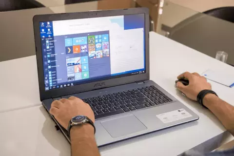لپ تاپ 15.6اینچی Asus VIVOBOOK مدل R542UR DM448