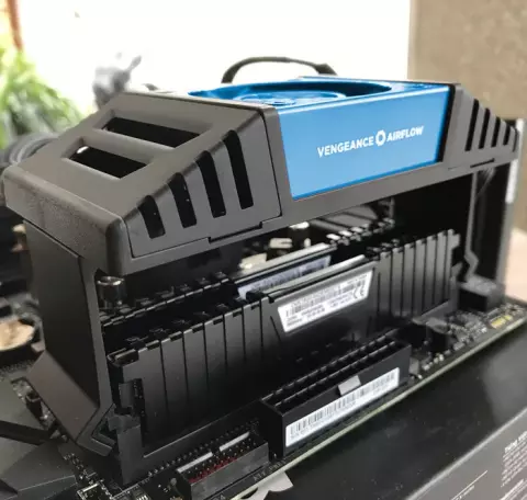 رم دسکتاپ (16GB*2) 32 گیگابایت Corsair مدل VENGEANCE LPX DDR4 4000MHz