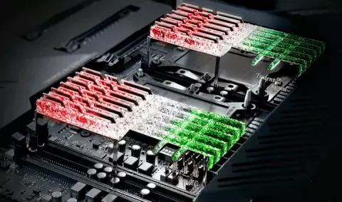 رم کامپیوتر 32 گیگابایت G.Skill مدل TRIDENT Z ROYAL F4-3200C16D-32GTRS
