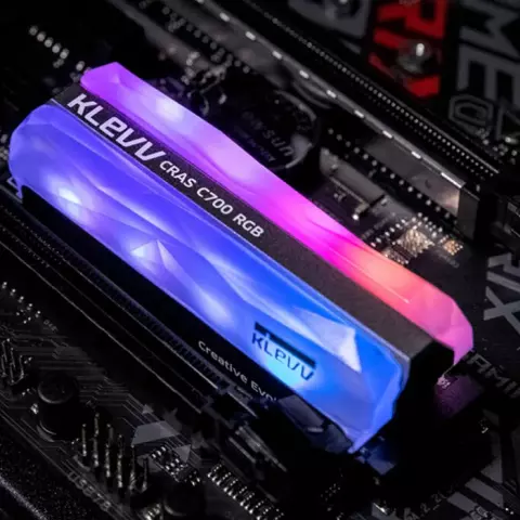 حافظه SSD اینترنال 960 گیگابایت KLEVV مدل CRAS C700 RGB NVMe M.2